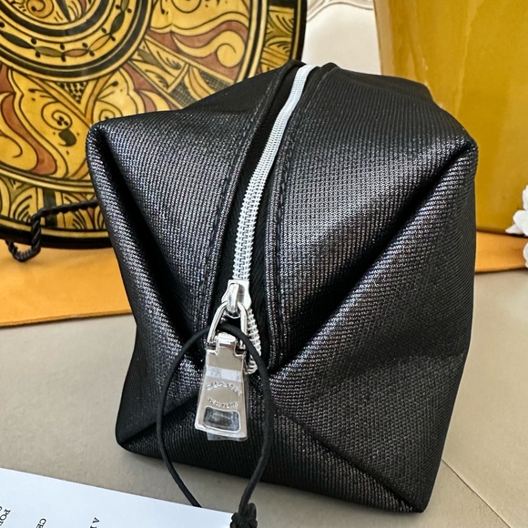 MWT Coach Silver Travel Case - Picture 2 of 9